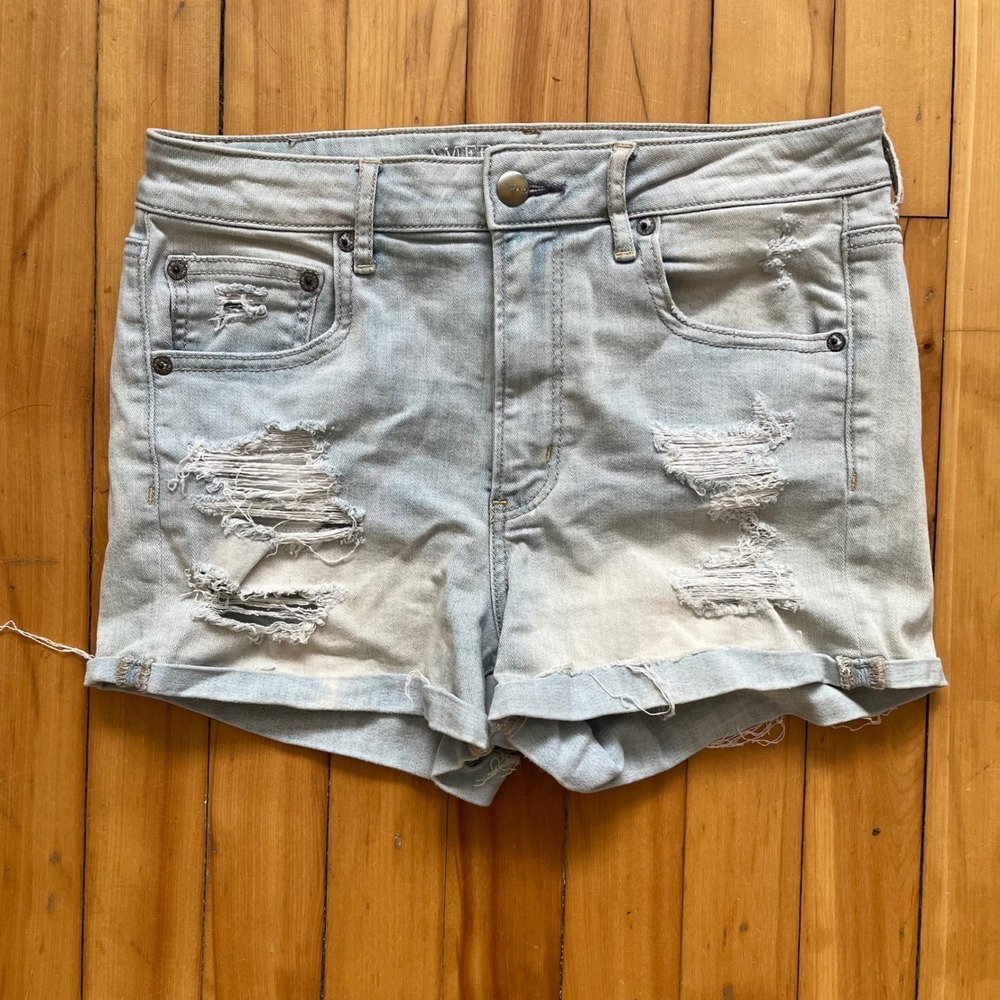 American Eagle Super Hi-Rise Distressed Denim Shorts Light Wash Size 8 Shortie